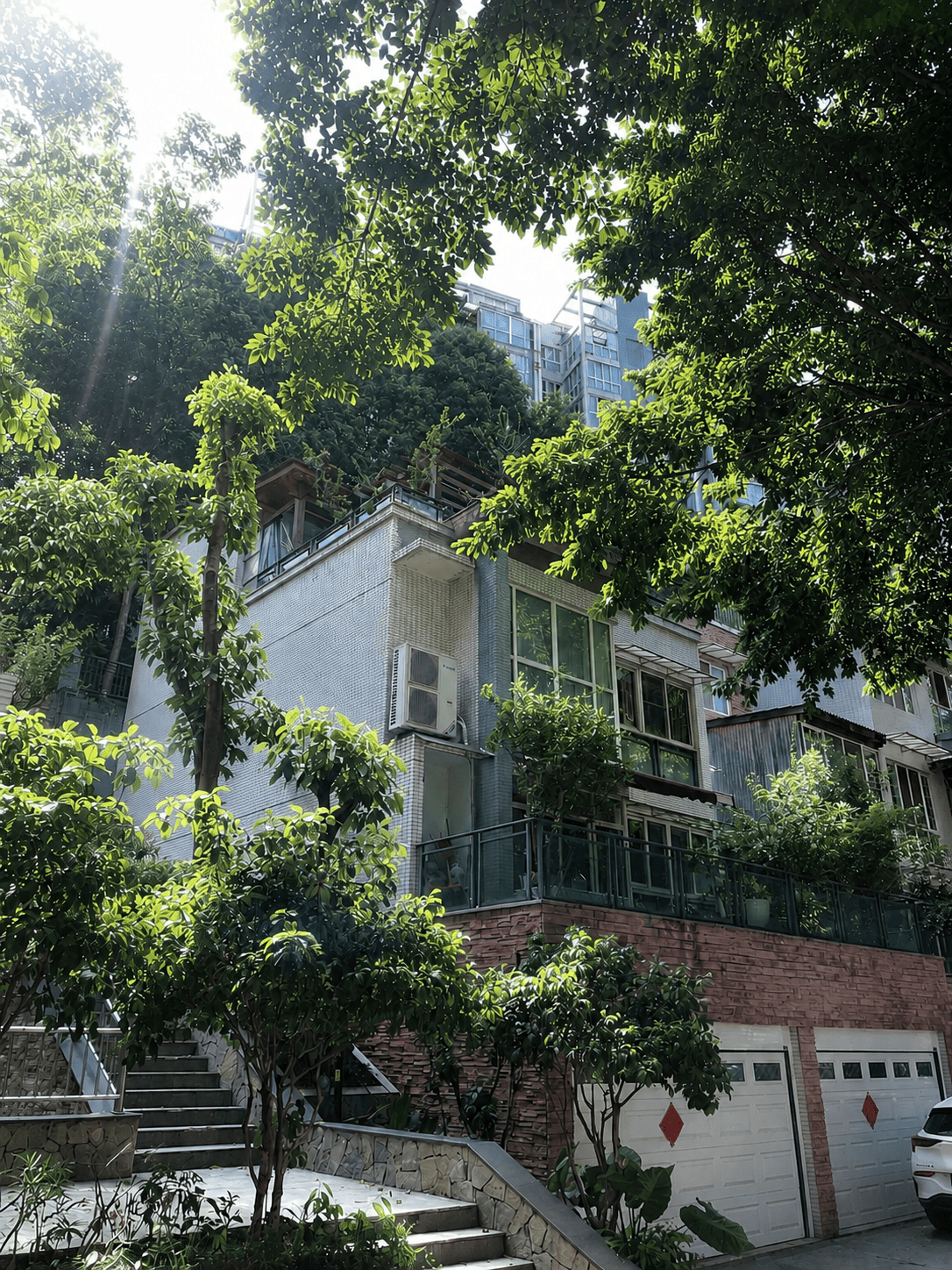 西双版纳岛居岁月从容升级：小小岛老别墅加装蒂升悦行款电梯